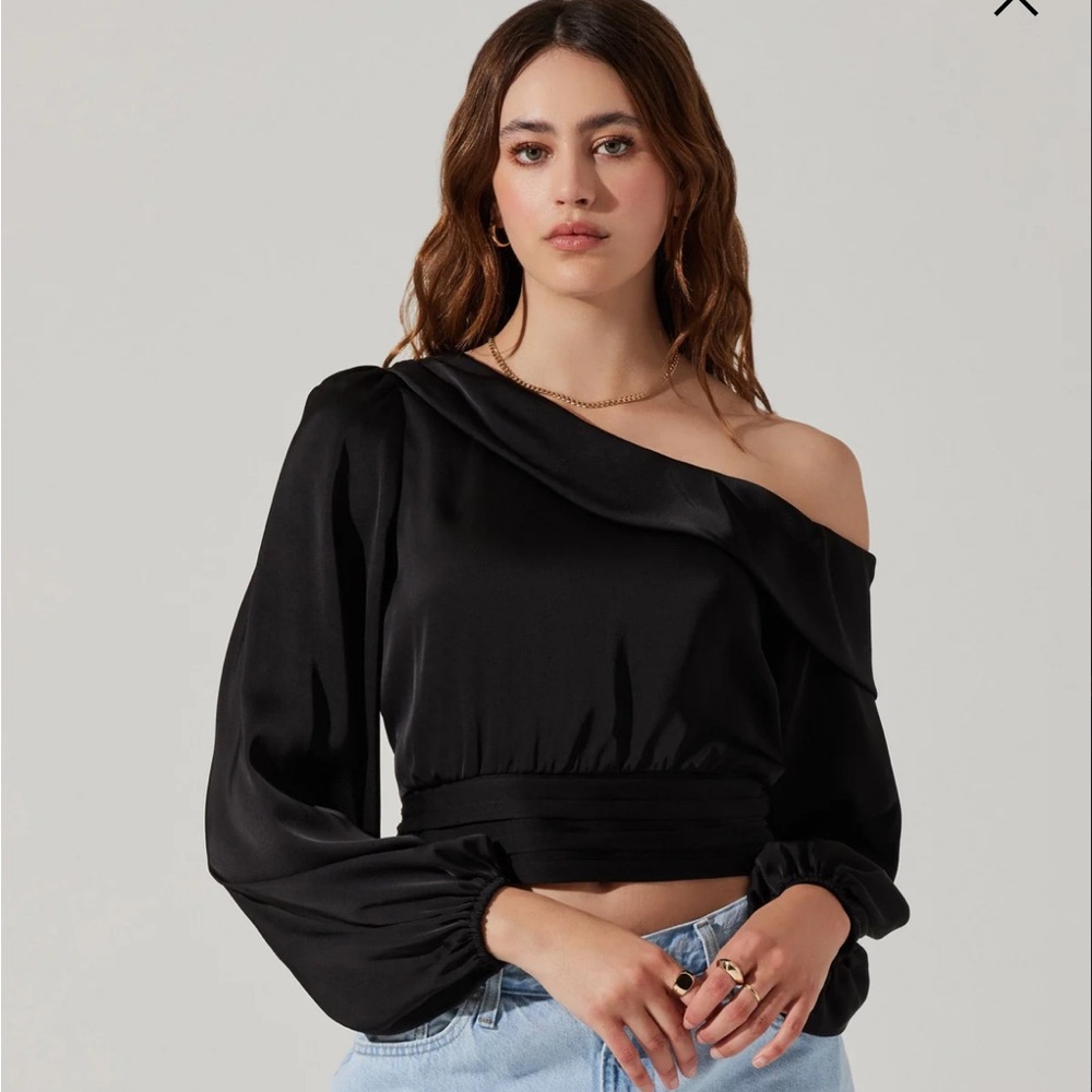 ASTR THE LABEL ASYMMETRICAL CINCHED WAIST LONG SLEEVE TOP